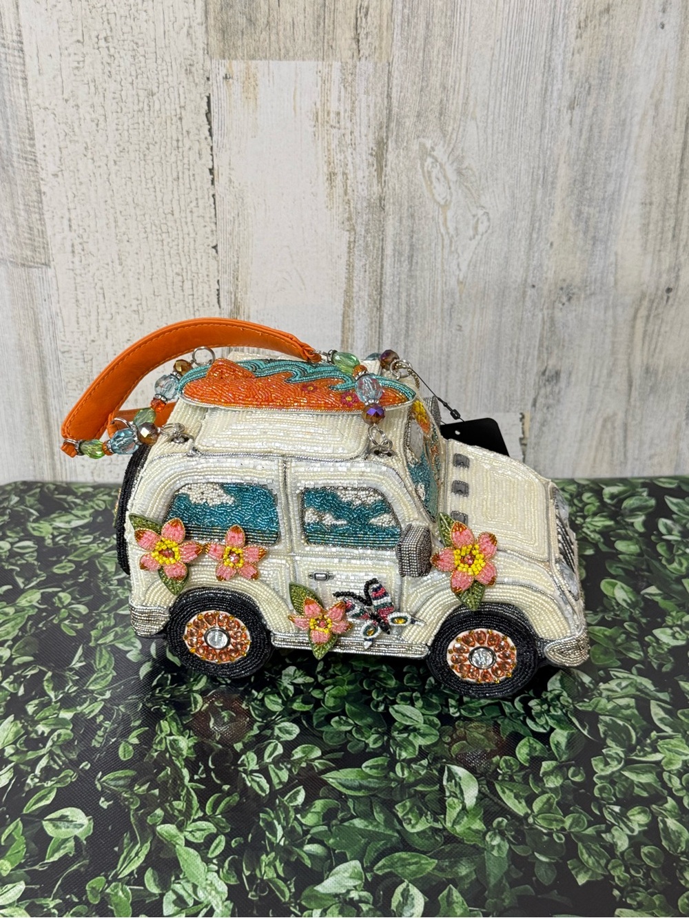 Mary Frances “Day Trip” Cream Beaded Camper Surf Theme Bag Cert of Authenticity - Picture 12 of 15
